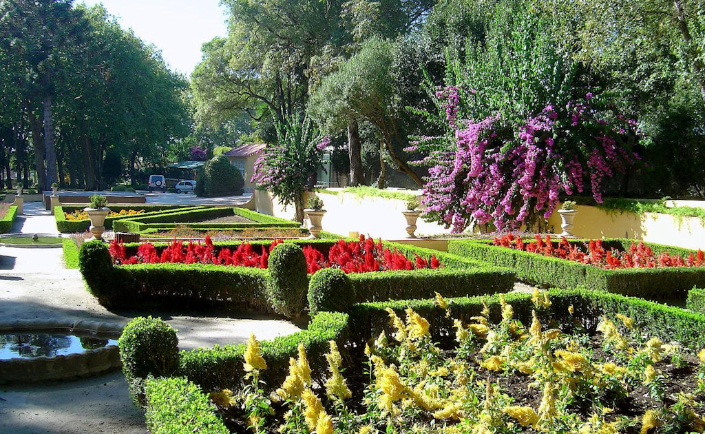 Step into the meticulously designed Jardim do Cerco in Mafra, Portugal, and be captivated by its Baroque beauty and rich historical significance.