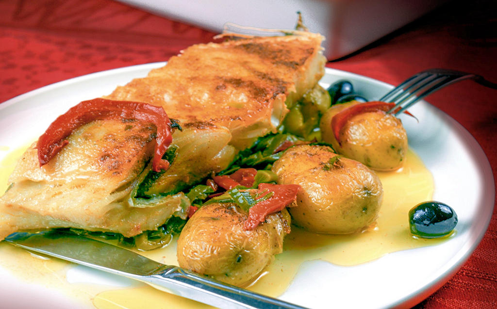 Experience the rich flavors of Bacalhau assado com batatas a murro, a traditional Portuguese dish that combines tender codfish and perfectly cooked potatoes.