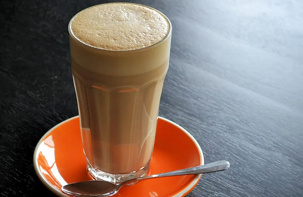 Learn about Galão, a Portuguese coffee drink with espresso and foamed milk.