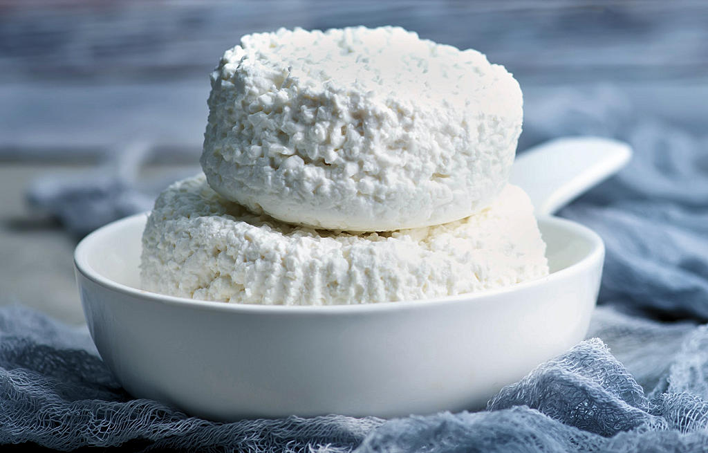 Queijo Fresco da Beira Baixa: A delightful fresh cheese that embodies the essence of Portugal's cheese-making heritage.