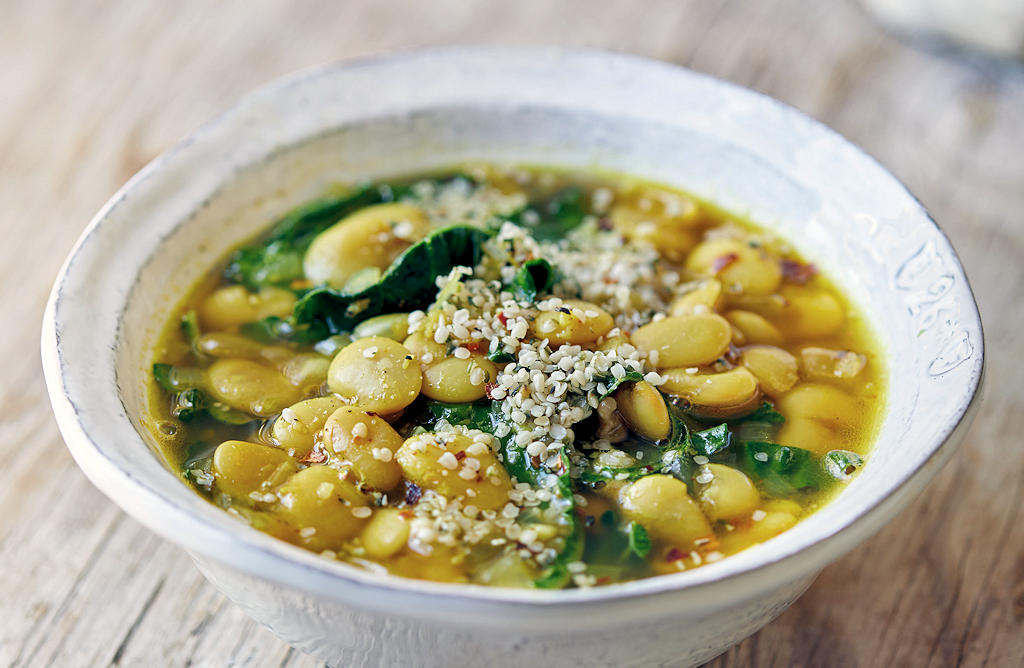 Sopa de Agrião e Feijão captures the essence of Portuguese comfort cuisine, blending watercress and beans in a nourishing soup rich in flavor and tradition.