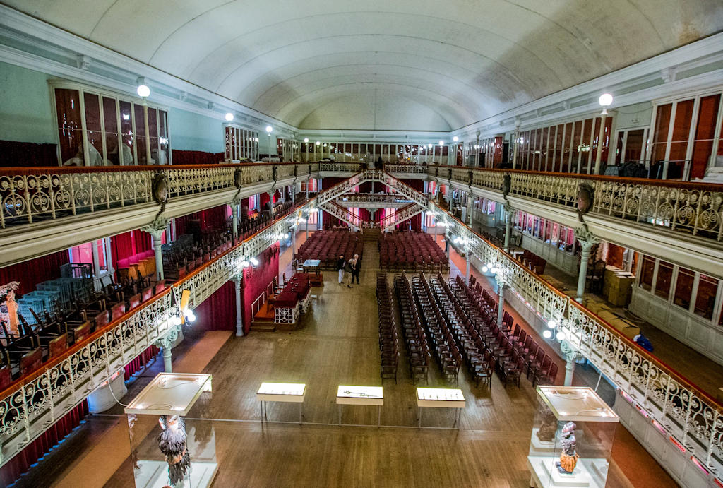 Delve into the establishment of the Lisbon Geographic Society in 1875 and its significant contributions to geographical and scientific research in Lisbon.