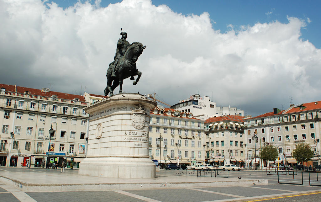 Uncover the captivating history of Lisbon's Figueira Square, from its bustling market origins to its vibrant urban transformation.